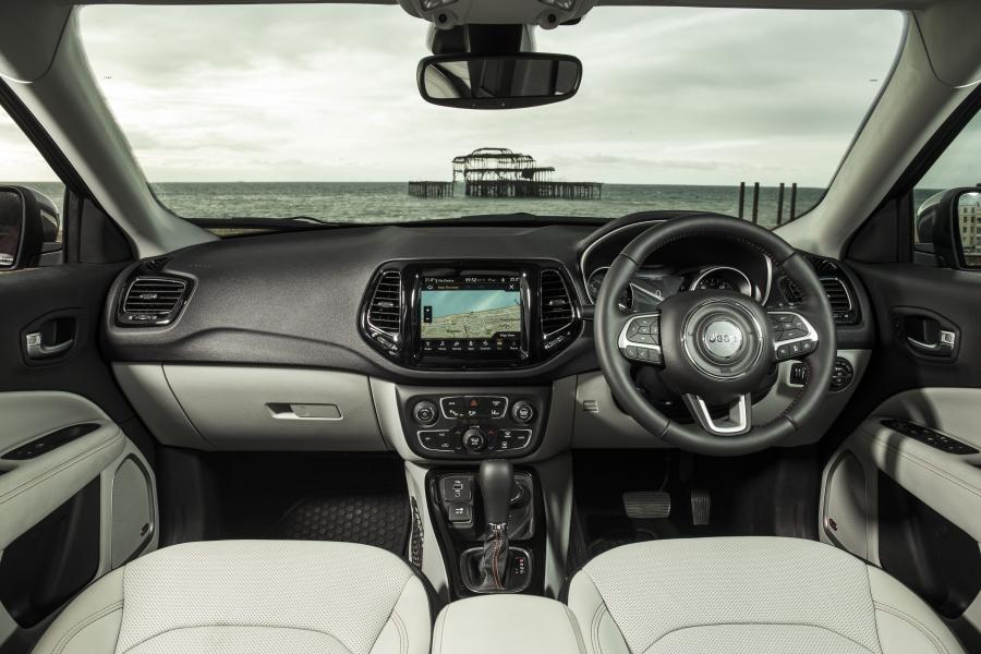 Торпедо Jeep Compass Limited (MP) 2018 года  (UK) (фото 20 из 20)